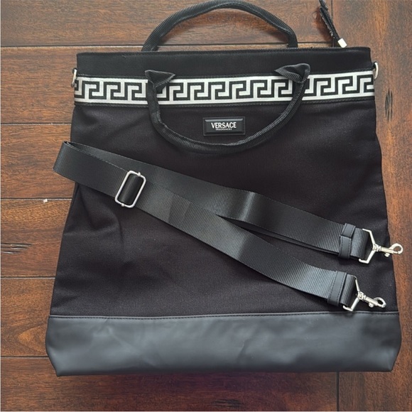 NWB,Versace Black and White Tote Bag
🖤🤍 - Picture 5 of 6